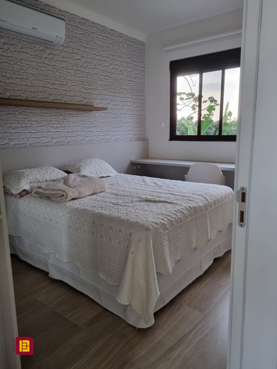 Casa de Condomínio com 236m², 4 quartos (sendo 3 suítes), 4 garagens, no bairro Cachoeira do Bom Jesus em Florianópolis