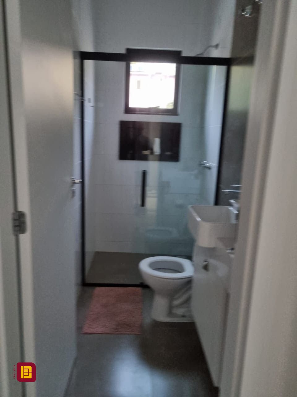 Casa de Condomínio com 236m², 4 quartos (sendo 3 suítes), 4 garagens, no bairro Cachoeira do Bom Jesus em Florianópolis