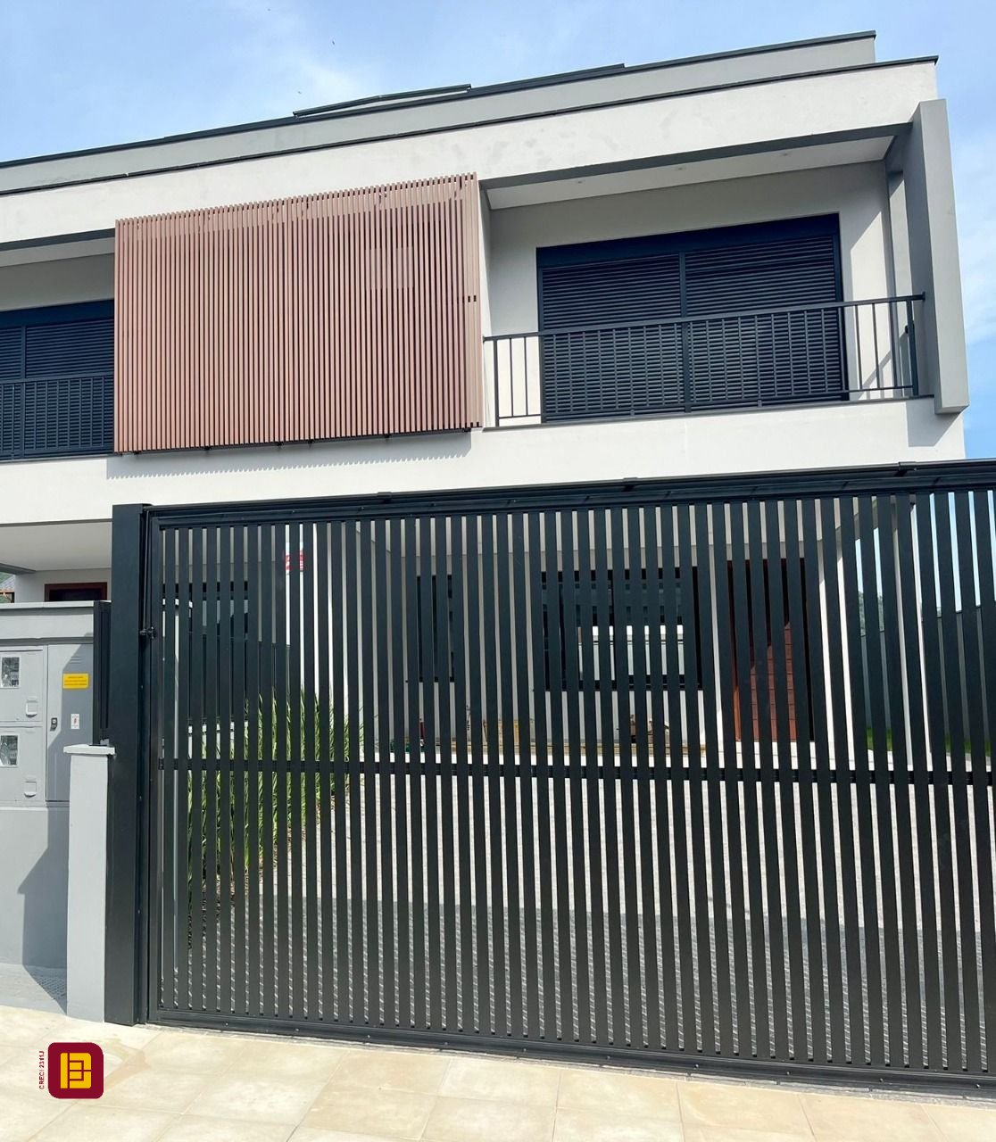 Casa com 189m², 6 quartos (sendo 3 suítes), 2 garagens, no bairro Rio Tavares em Florianópolis