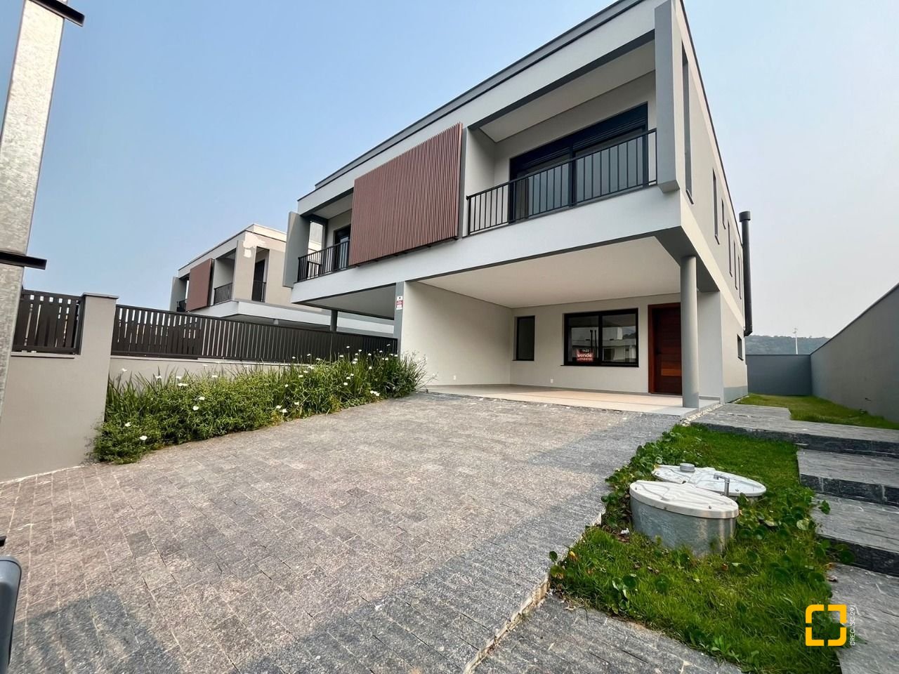 Casa com 189m², 6 quartos (sendo 3 suítes), 2 garagens, no bairro Rio Tavares em Florianópolis