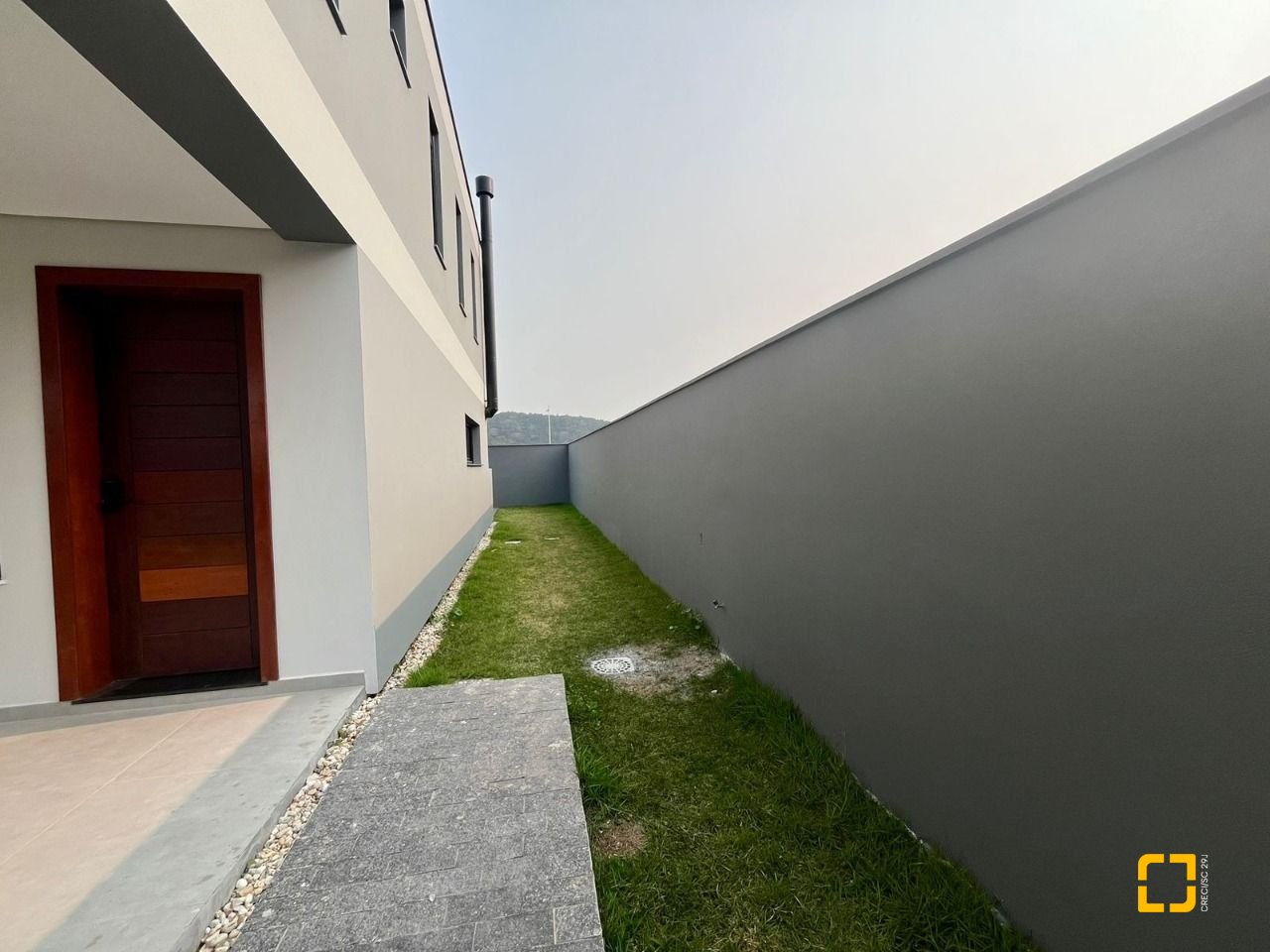 Casa com 189m², 6 quartos (sendo 3 suítes), 2 garagens, no bairro Rio Tavares em Florianópolis
