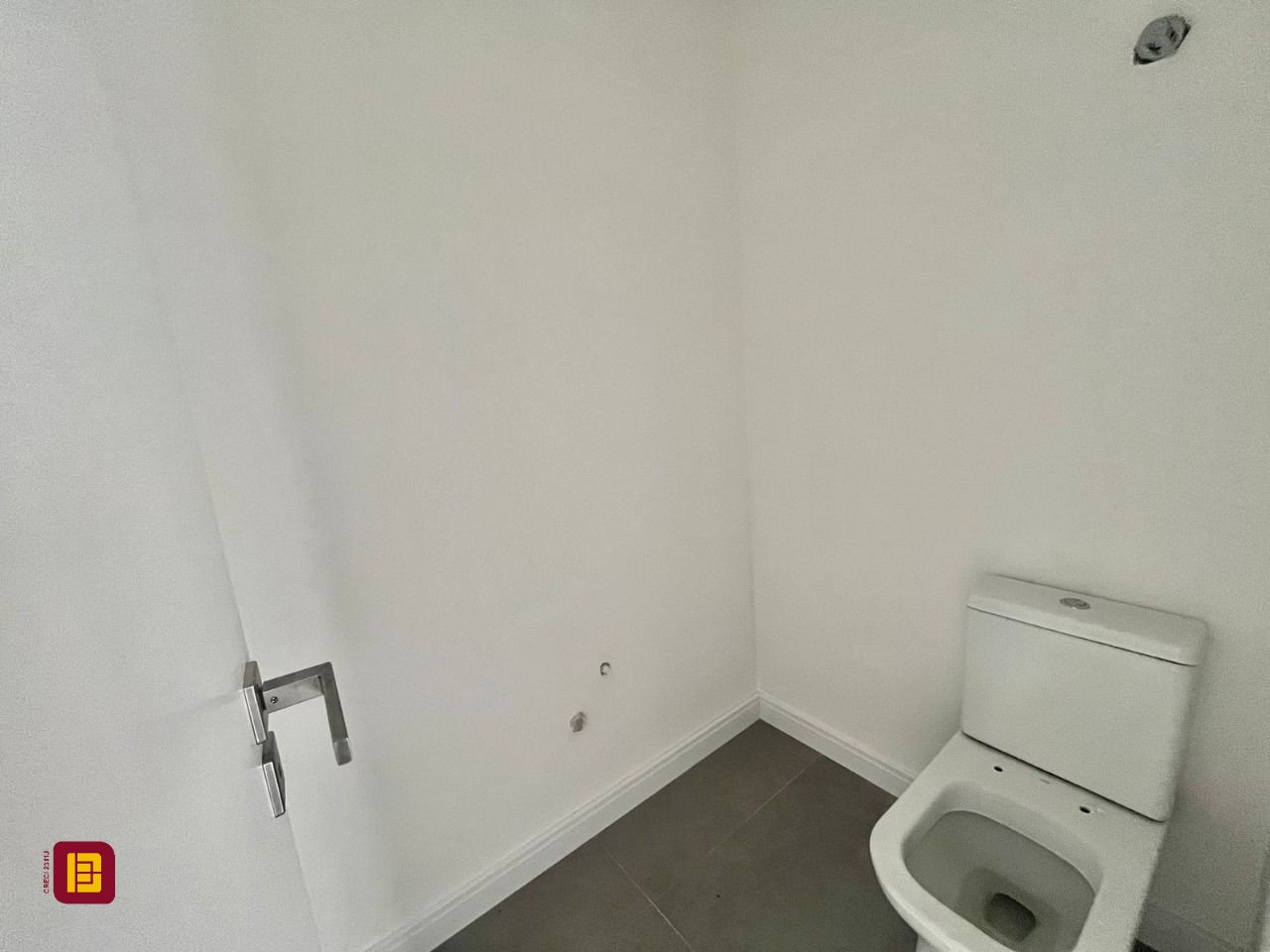 Casa com 189m², 6 quartos (sendo 3 suítes), 2 garagens, no bairro Rio Tavares em Florianópolis