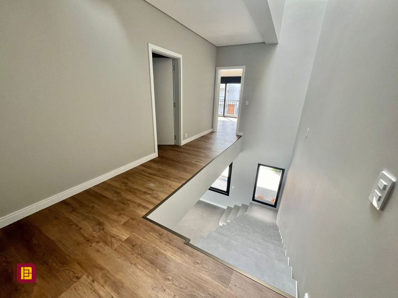 Casa com 189m², 6 quartos (sendo 3 suítes), 2 garagens, no bairro Rio Tavares em Florianópolis