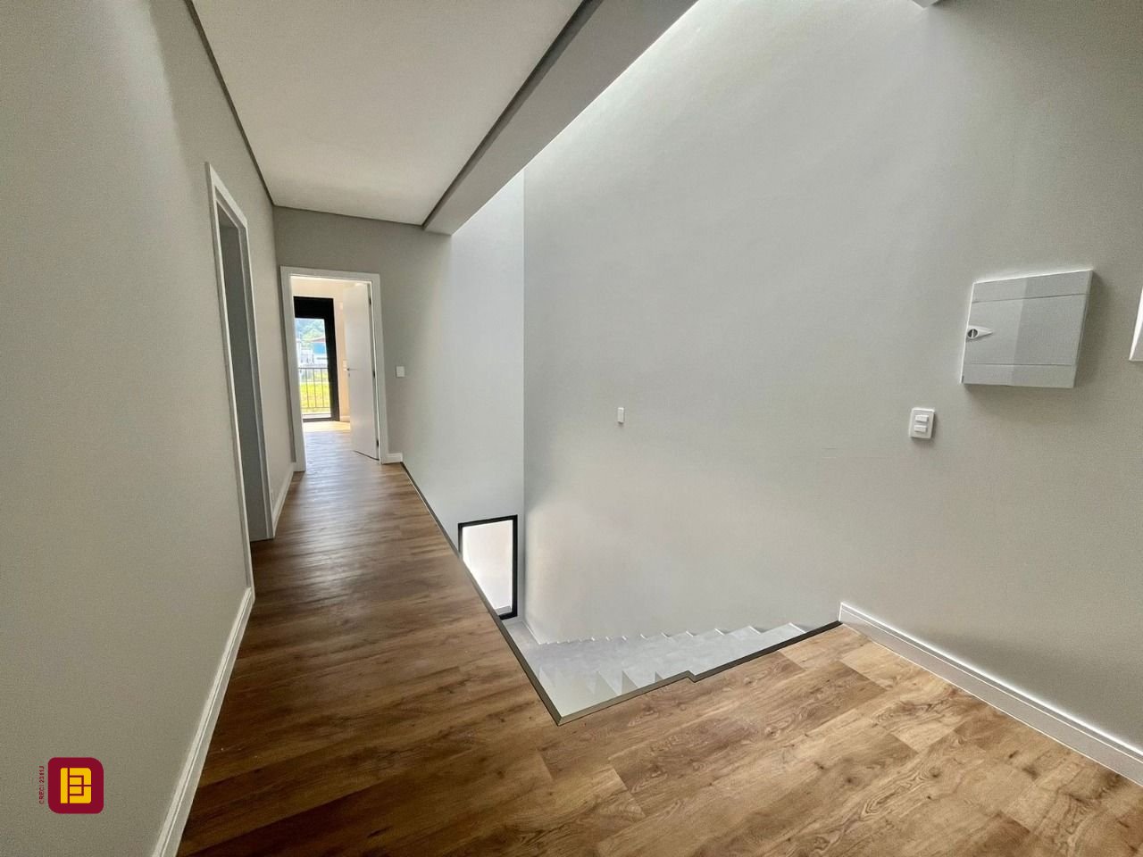 Casa com 189m², 6 quartos (sendo 3 suítes), 2 garagens, no bairro Rio Tavares em Florianópolis