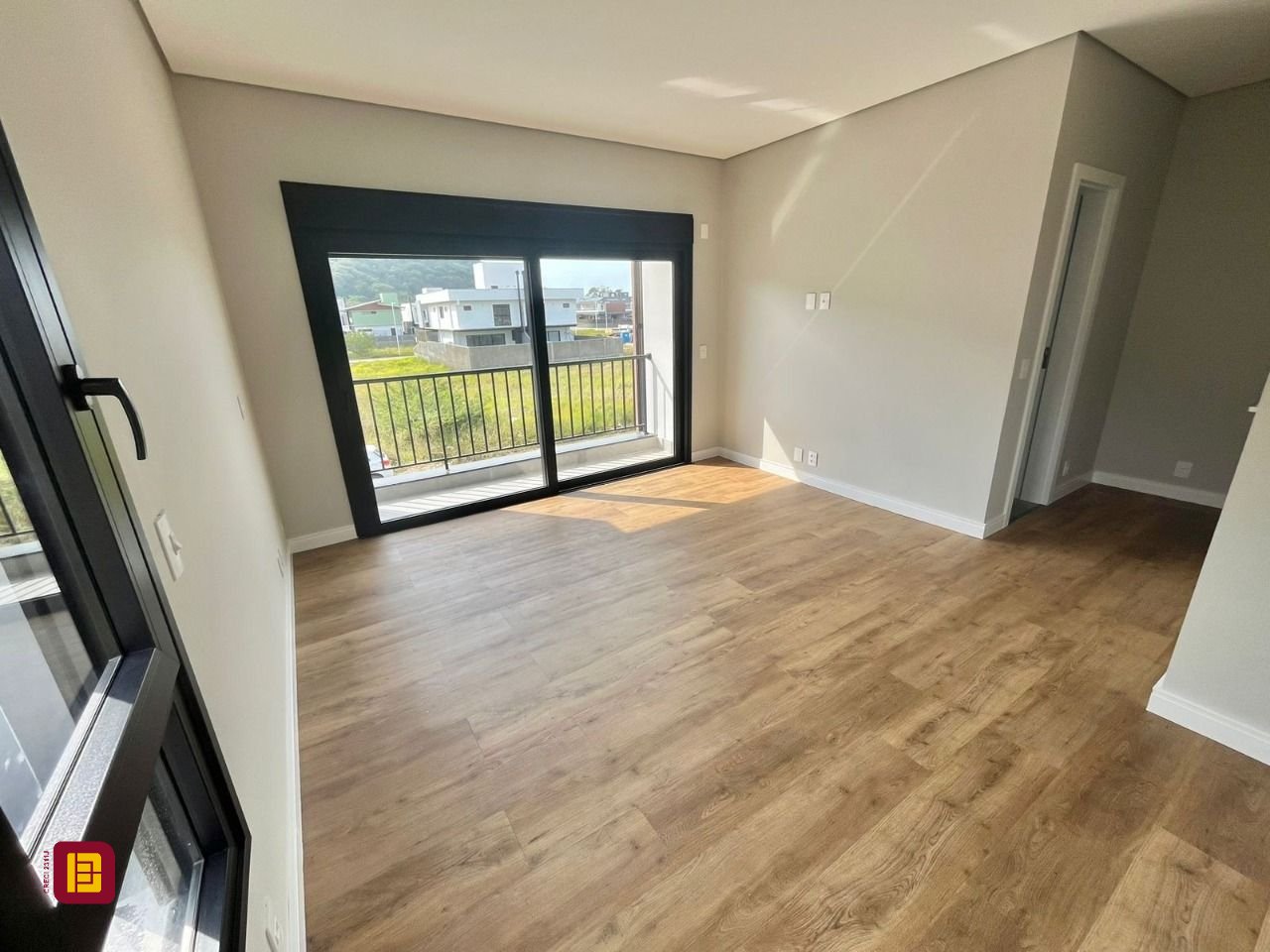 Casa com 189m², 6 quartos (sendo 3 suítes), 2 garagens, no bairro Rio Tavares em Florianópolis
