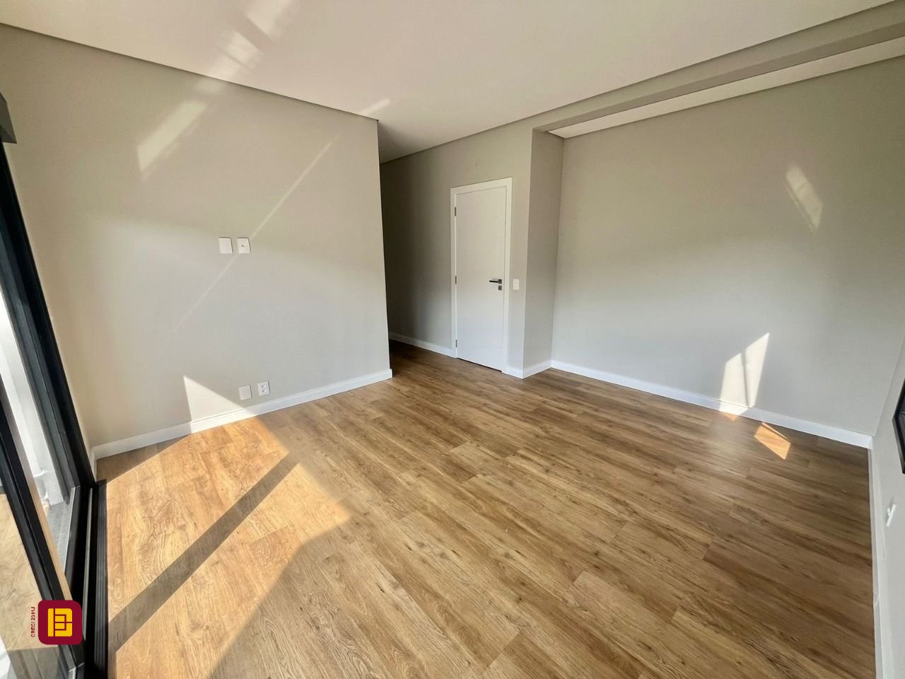 Casa com 189m², 6 quartos (sendo 3 suítes), 2 garagens, no bairro Rio Tavares em Florianópolis