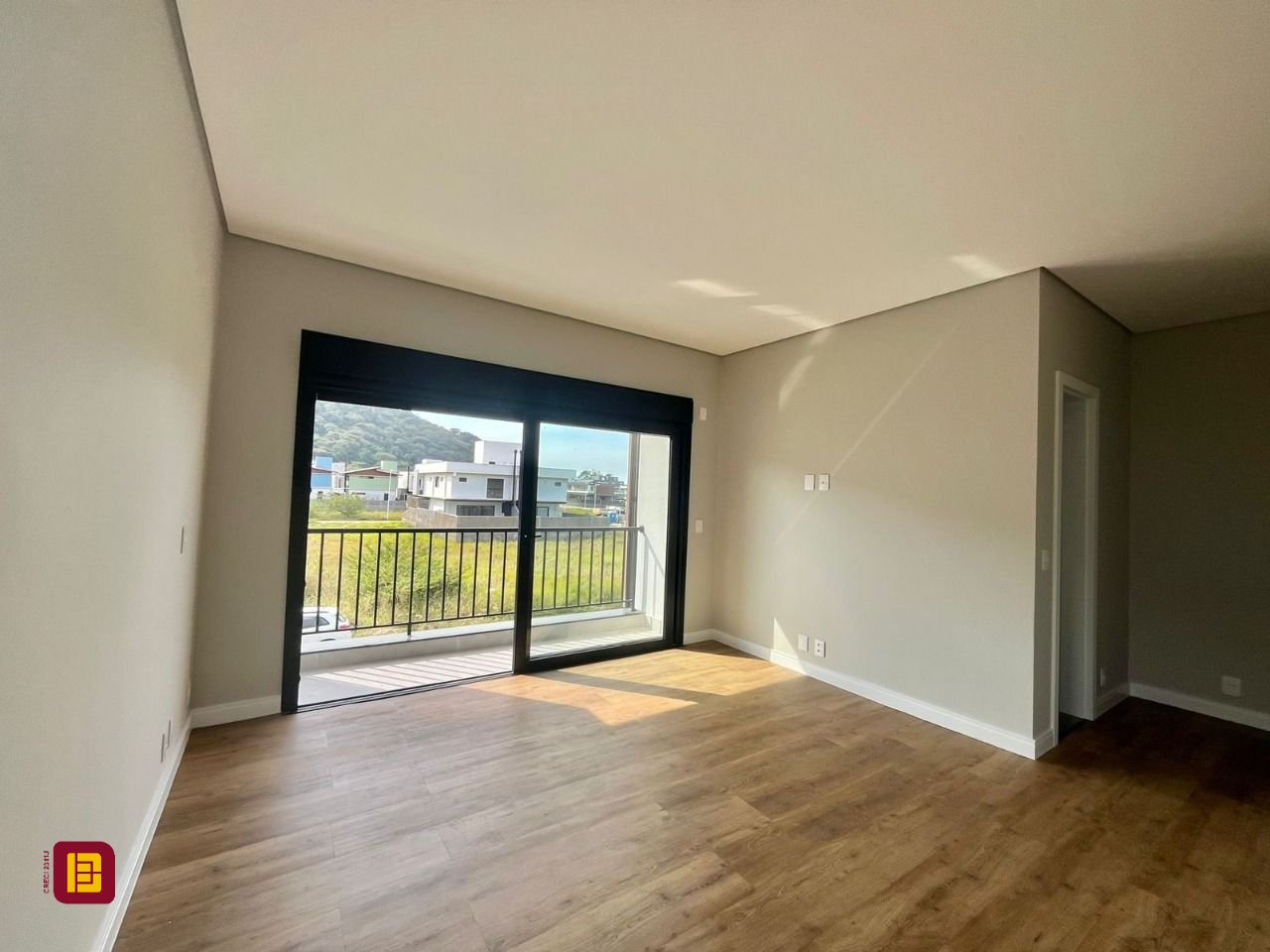 Casa com 189m², 6 quartos (sendo 3 suítes), 2 garagens, no bairro Rio Tavares em Florianópolis