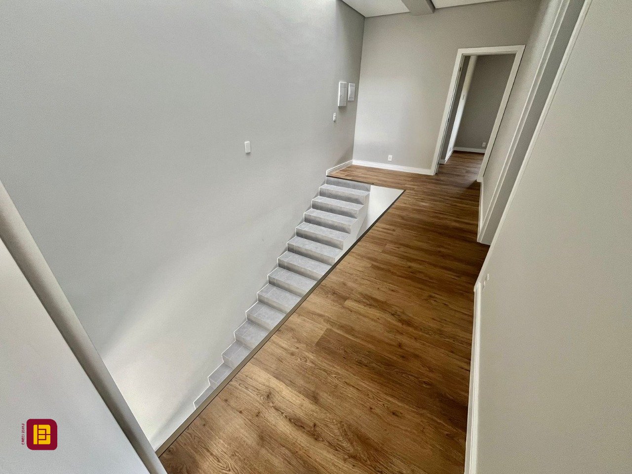 Casa com 189m², 6 quartos (sendo 3 suítes), 2 garagens, no bairro Rio Tavares em Florianópolis