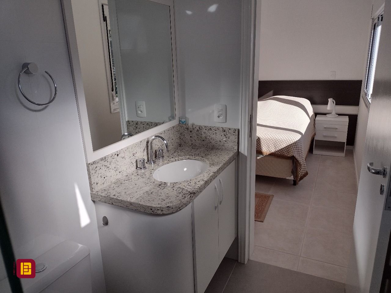 Apartamento com 96m², 4 quartos (sendo 1 suíte), 2 garagens, no bairro Jurerê em Florianópolis