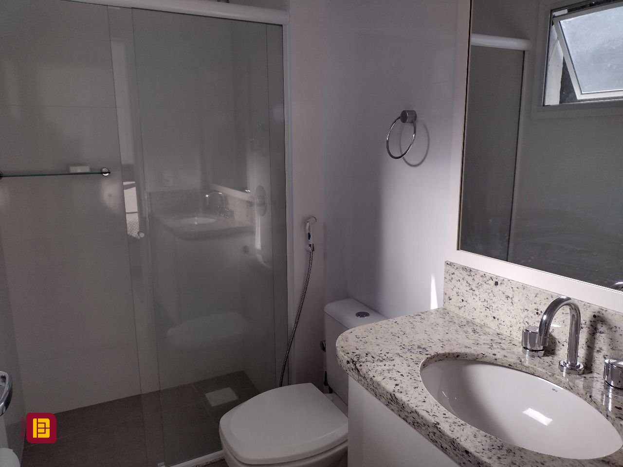 Apartamento com 96m², 4 quartos (sendo 1 suíte), 2 garagens, no bairro Jurerê em Florianópolis