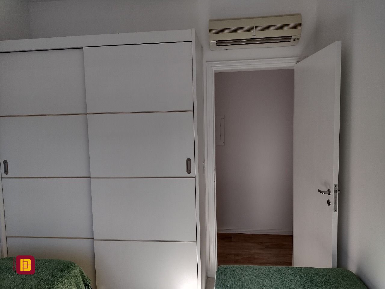 Apartamento com 96m², 4 quartos (sendo 1 suíte), 2 garagens, no bairro Jurerê em Florianópolis
