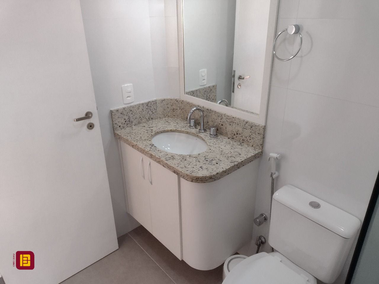 Apartamento com 96m², 4 quartos (sendo 1 suíte), 2 garagens, no bairro Jurerê em Florianópolis