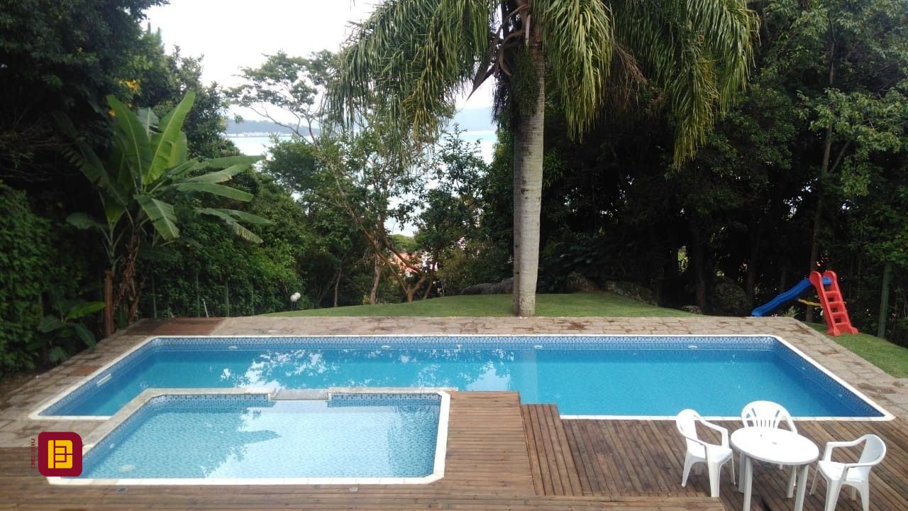 Apartamento com 96m², 4 quartos (sendo 1 suíte), 2 garagens, no bairro Jurerê em Florianópolis