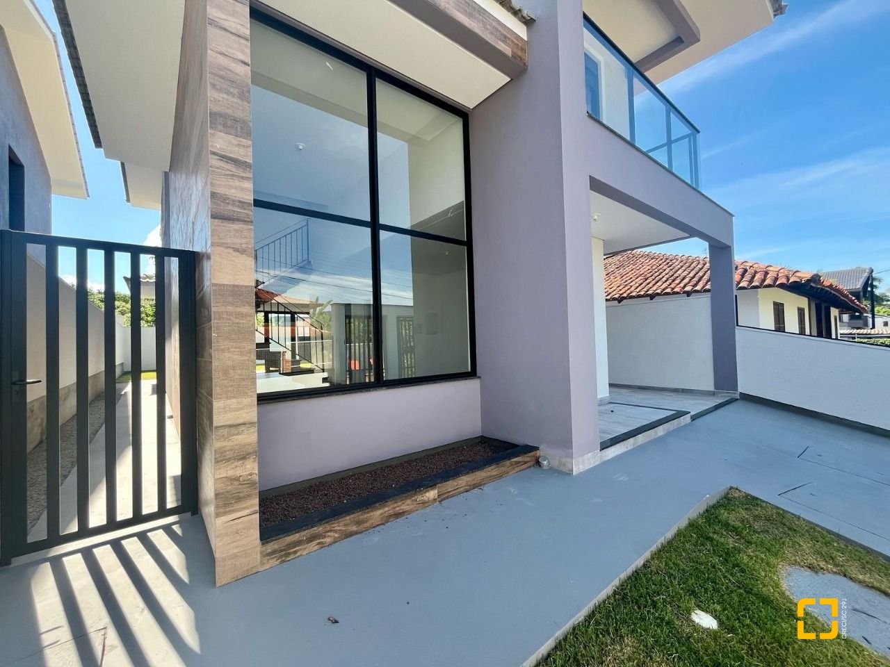 Casa com 179m², 6 quartos (sendo 3 suítes), no bairro Lagoa da Conceição em Florianópolis