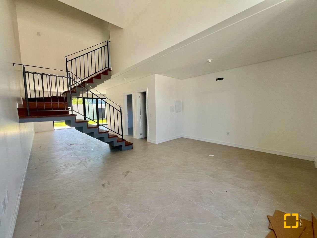 Casa com 179m², 6 quartos (sendo 3 suítes), no bairro Lagoa da Conceição em Florianópolis