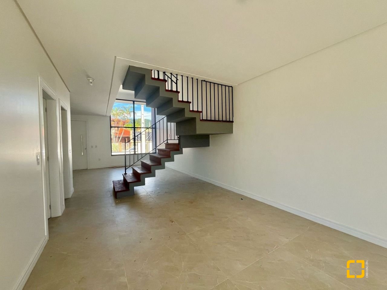 Casa com 179m², 6 quartos (sendo 3 suítes), no bairro Lagoa da Conceição em Florianópolis