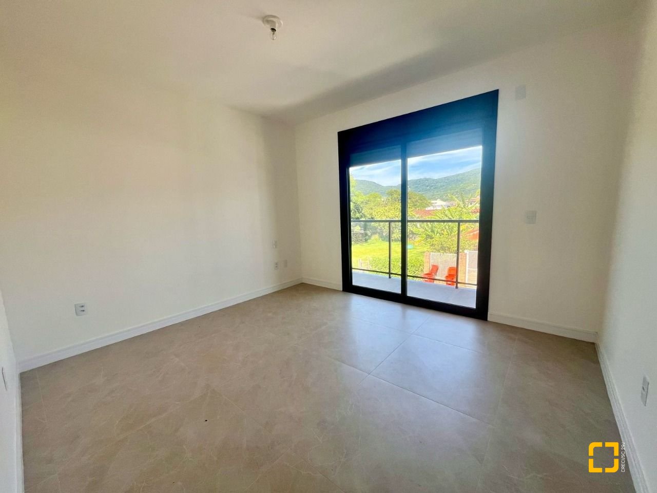 Casa com 179m², 6 quartos (sendo 3 suítes), no bairro Lagoa da Conceição em Florianópolis