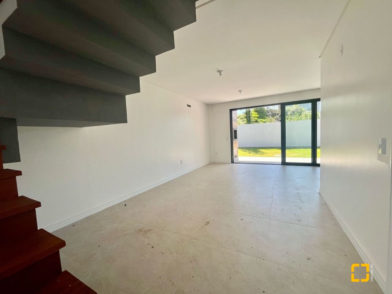 Casa com 179m², 6 quartos (sendo 3 suítes), no bairro Lagoa da Conceição em Florianópolis