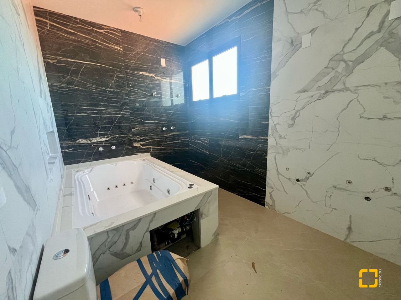 Casa com 179m², 6 quartos (sendo 3 suítes), no bairro Lagoa da Conceição em Florianópolis