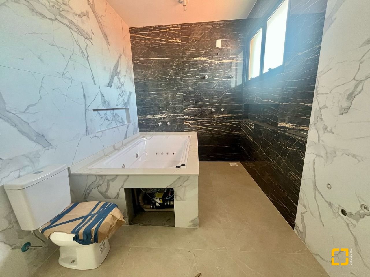 Casa com 179m², 6 quartos (sendo 3 suítes), no bairro Lagoa da Conceição em Florianópolis