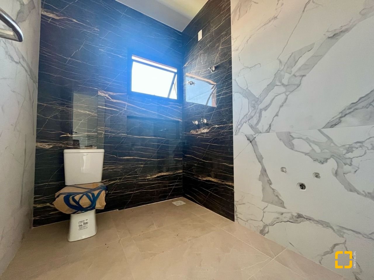 Casa com 179m², 6 quartos (sendo 3 suítes), no bairro Lagoa da Conceição em Florianópolis