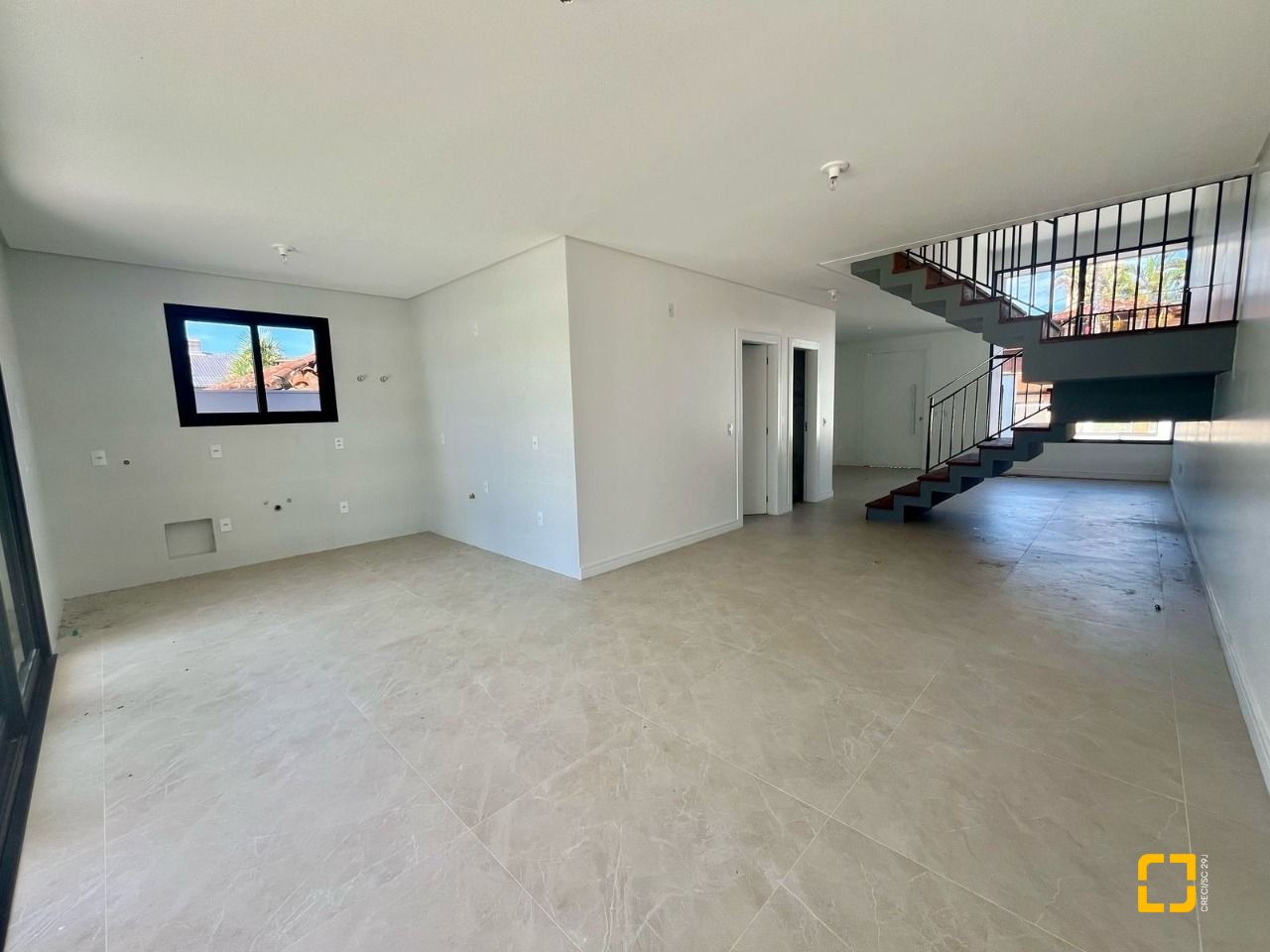 Casa com 179m², 6 quartos (sendo 3 suítes), no bairro Lagoa da Conceição em Florianópolis