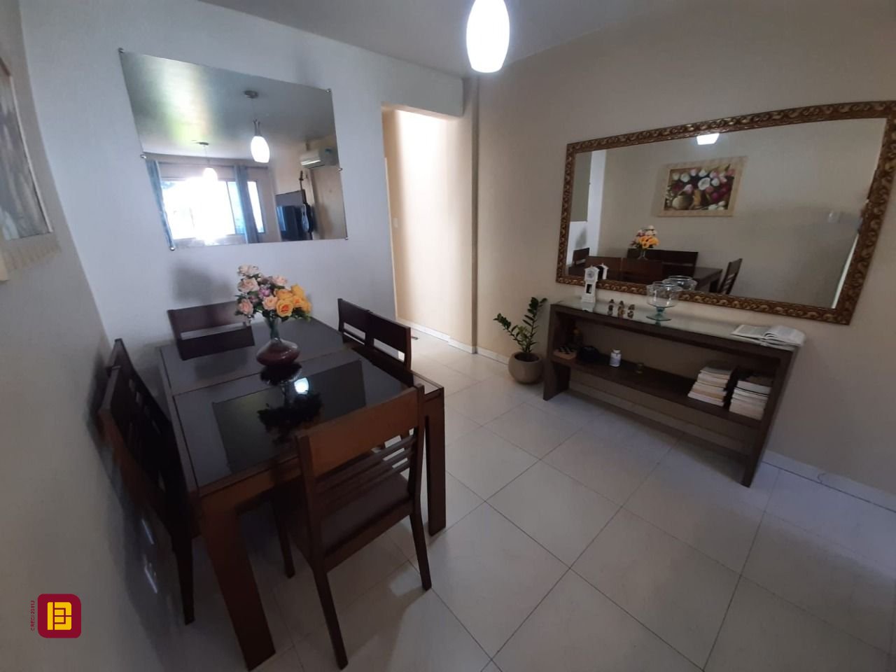 Apartamento com 62m², 2 quartos, 1 garagem, no bairro Roçado em São José