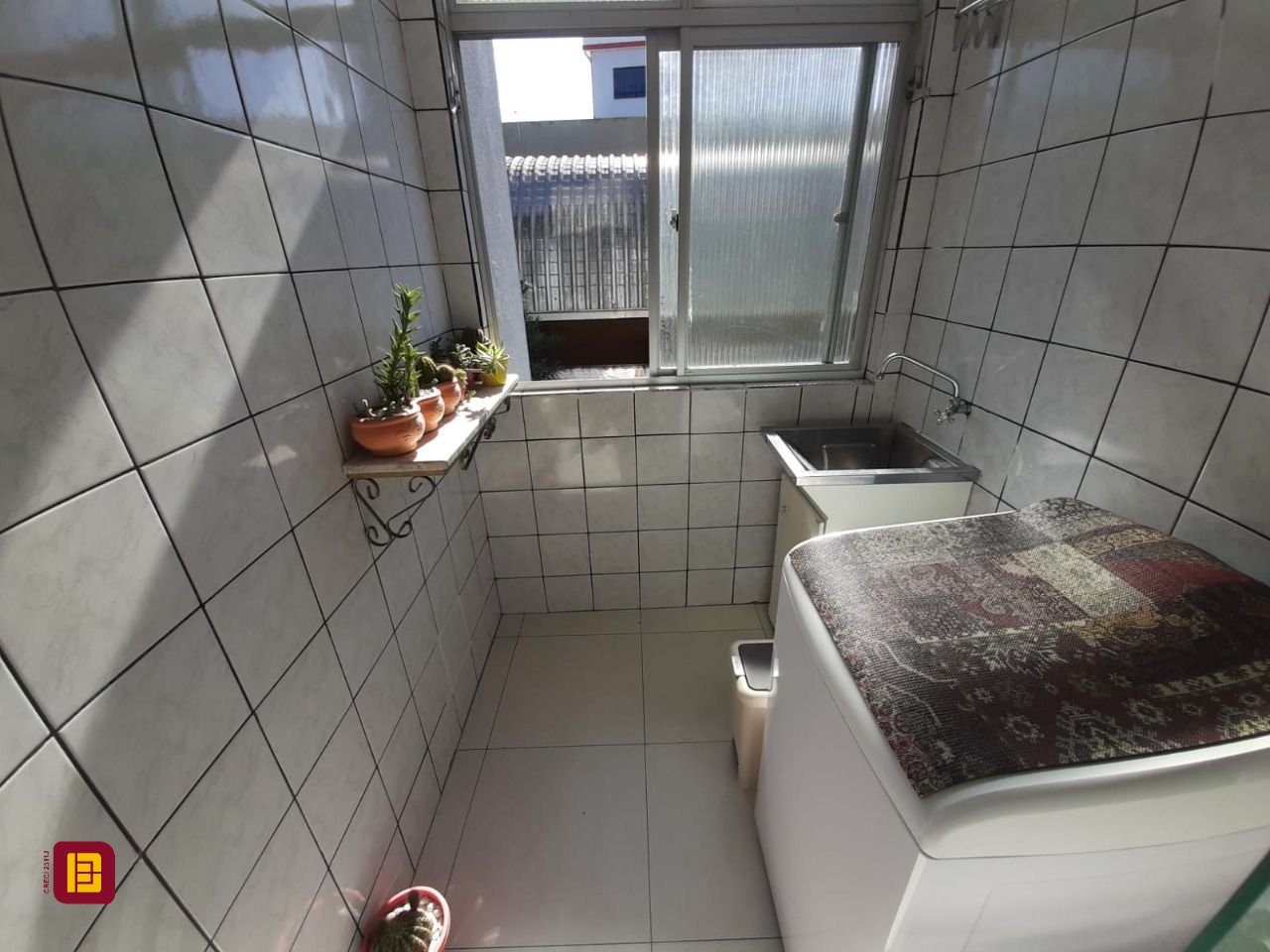 Apartamento com 62m², 2 quartos, 1 garagem, no bairro Roçado em São José