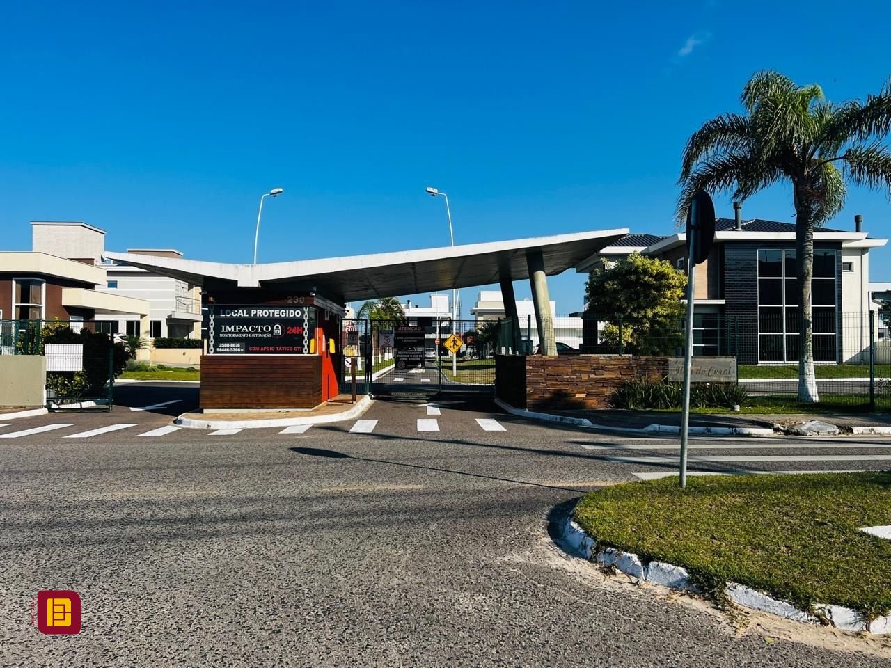 Casa de Condomínio com 350m², 7 quartos (sendo 3 suítes), 2 garagens, no bairro Rio Vermelho em Florianópolis
