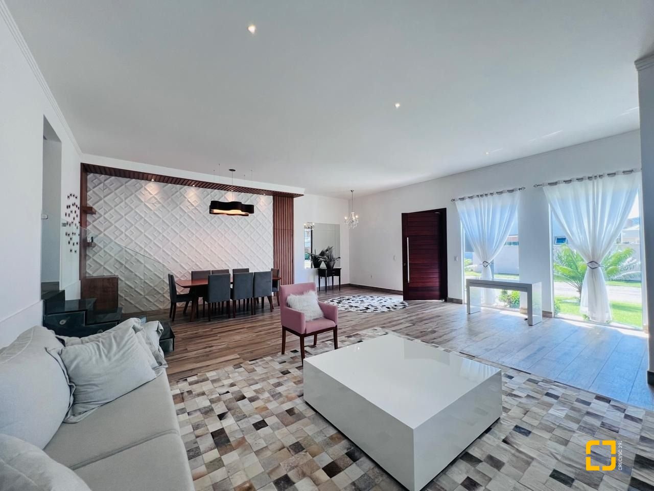 Casa de Condomínio com 350m², 7 quartos (sendo 3 suítes), 2 garagens, no bairro Rio Vermelho em Florianópolis