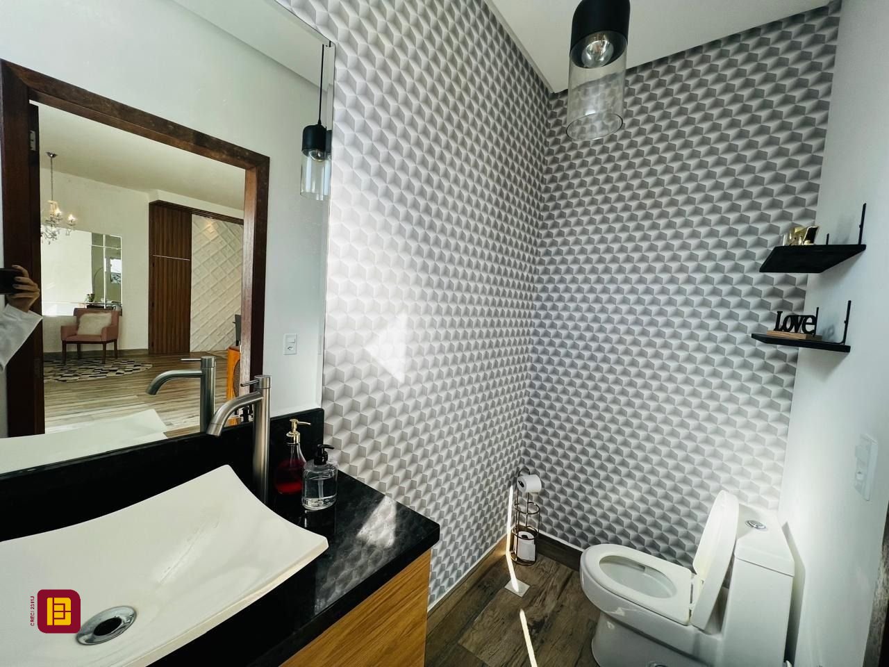 Casa de Condomínio com 350m², 7 quartos (sendo 3 suítes), 2 garagens, no bairro Rio Vermelho em Florianópolis