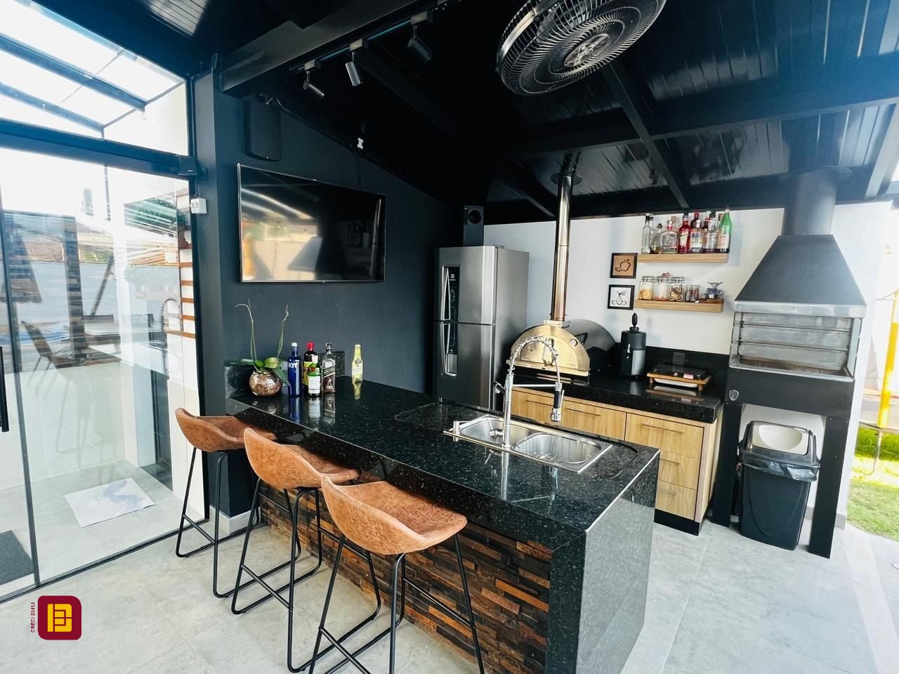 Casa de Condomínio com 350m², 7 quartos (sendo 3 suítes), 2 garagens, no bairro Rio Vermelho em Florianópolis