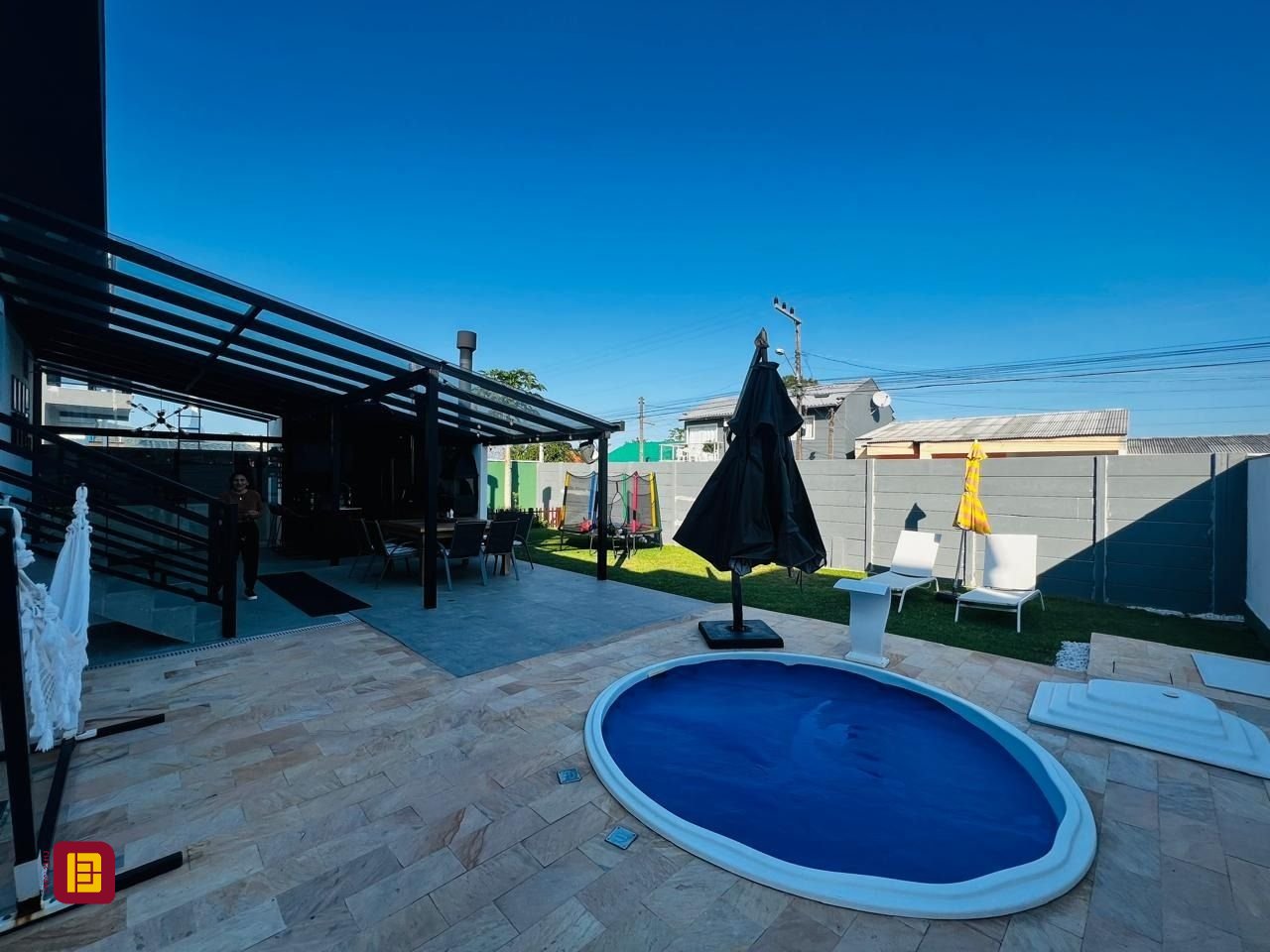 Casa de Condomínio com 350m², 7 quartos (sendo 3 suítes), 2 garagens, no bairro Rio Vermelho em Florianópolis