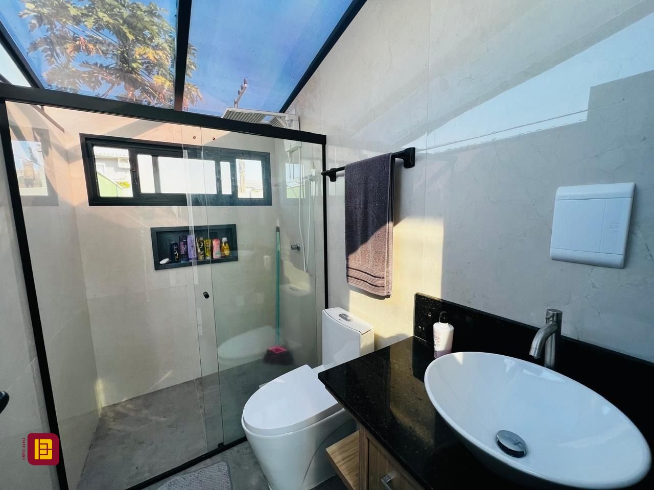 Casa de Condomínio com 350m², 7 quartos (sendo 3 suítes), 2 garagens, no bairro Rio Vermelho em Florianópolis