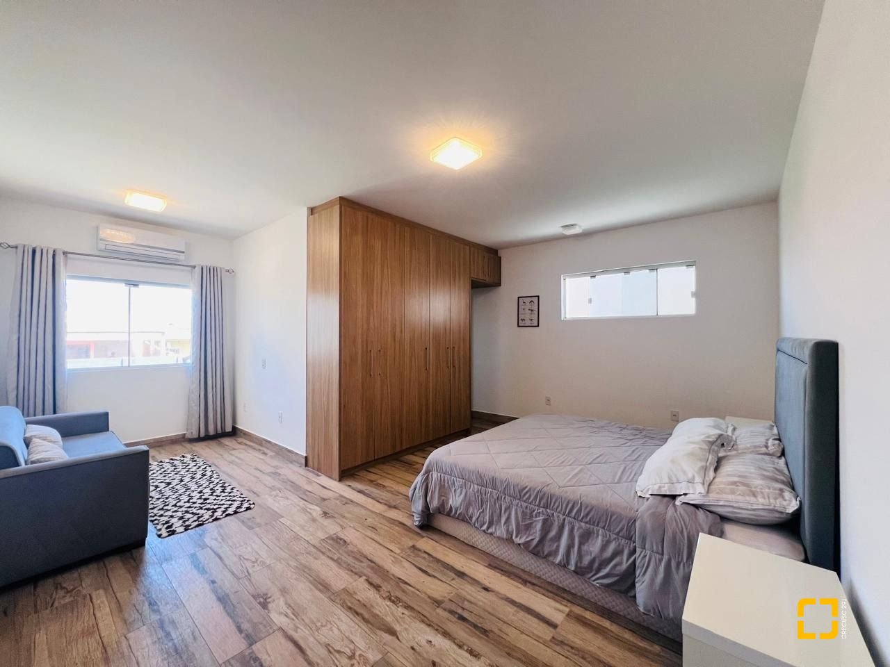 Casa de Condomínio com 350m², 7 quartos (sendo 3 suítes), 2 garagens, no bairro Rio Vermelho em Florianópolis