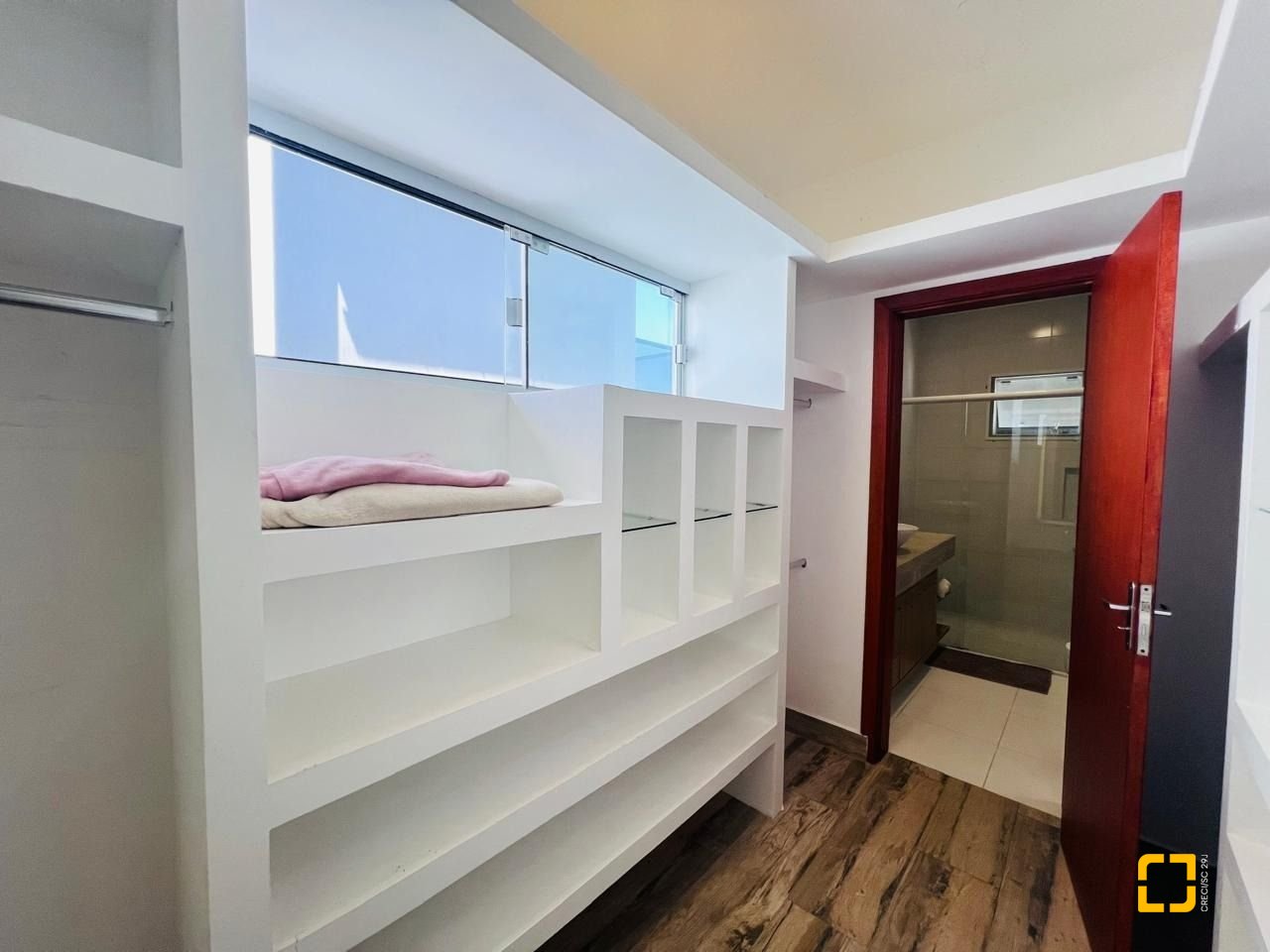 Casa de Condomínio com 350m², 7 quartos (sendo 3 suítes), 2 garagens, no bairro Rio Vermelho em Florianópolis