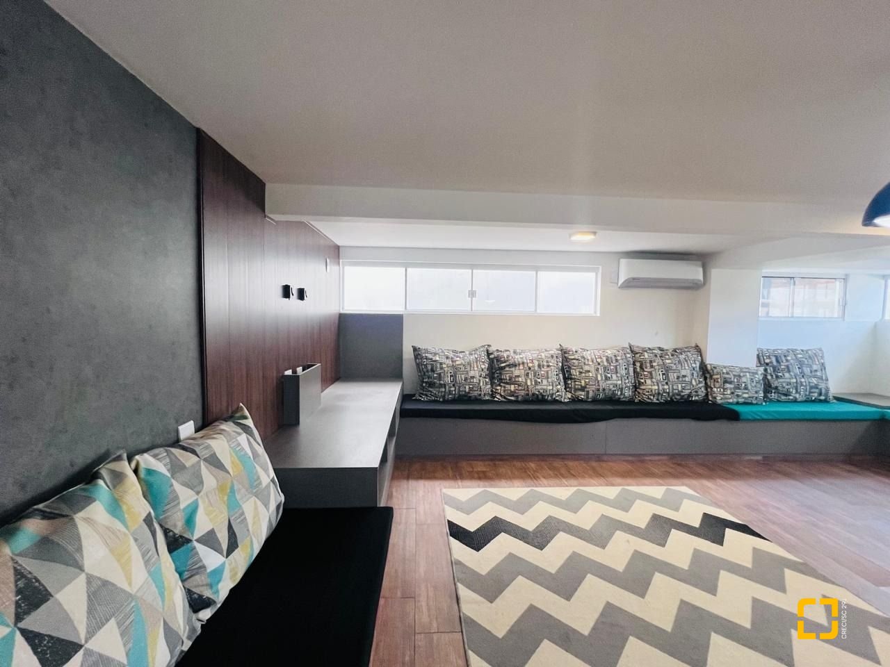 Casa de Condomínio com 350m², 7 quartos (sendo 3 suítes), 2 garagens, no bairro Rio Vermelho em Florianópolis