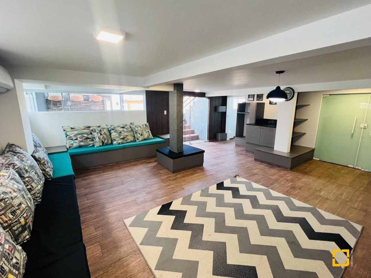 Casa de Condomínio com 350m², 7 quartos (sendo 3 suítes), 2 garagens, no bairro Rio Vermelho em Florianópolis