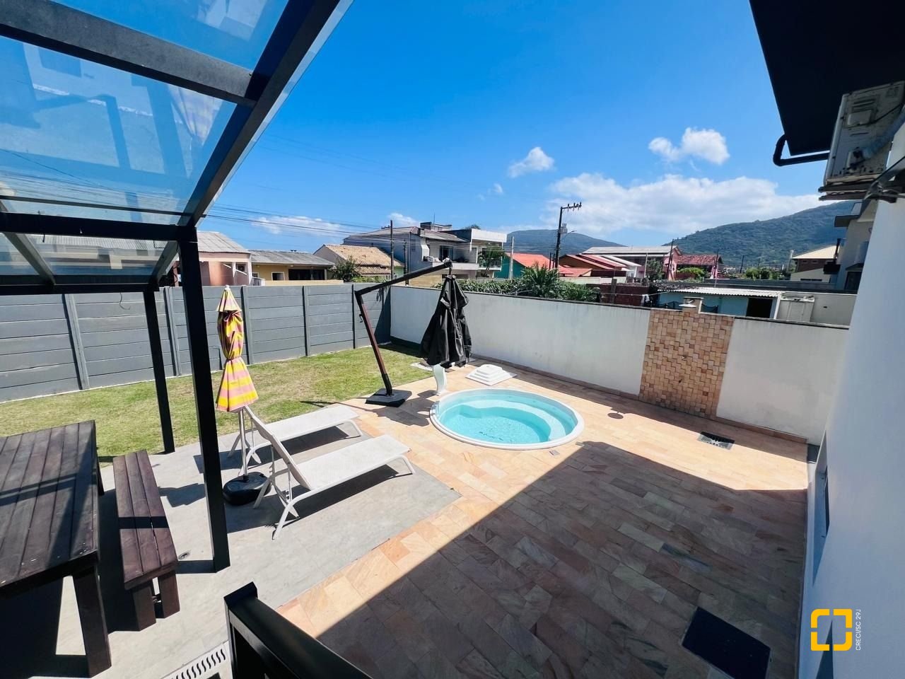 Casa de Condomínio com 350m², 7 quartos (sendo 3 suítes), 2 garagens, no bairro Rio Vermelho em Florianópolis