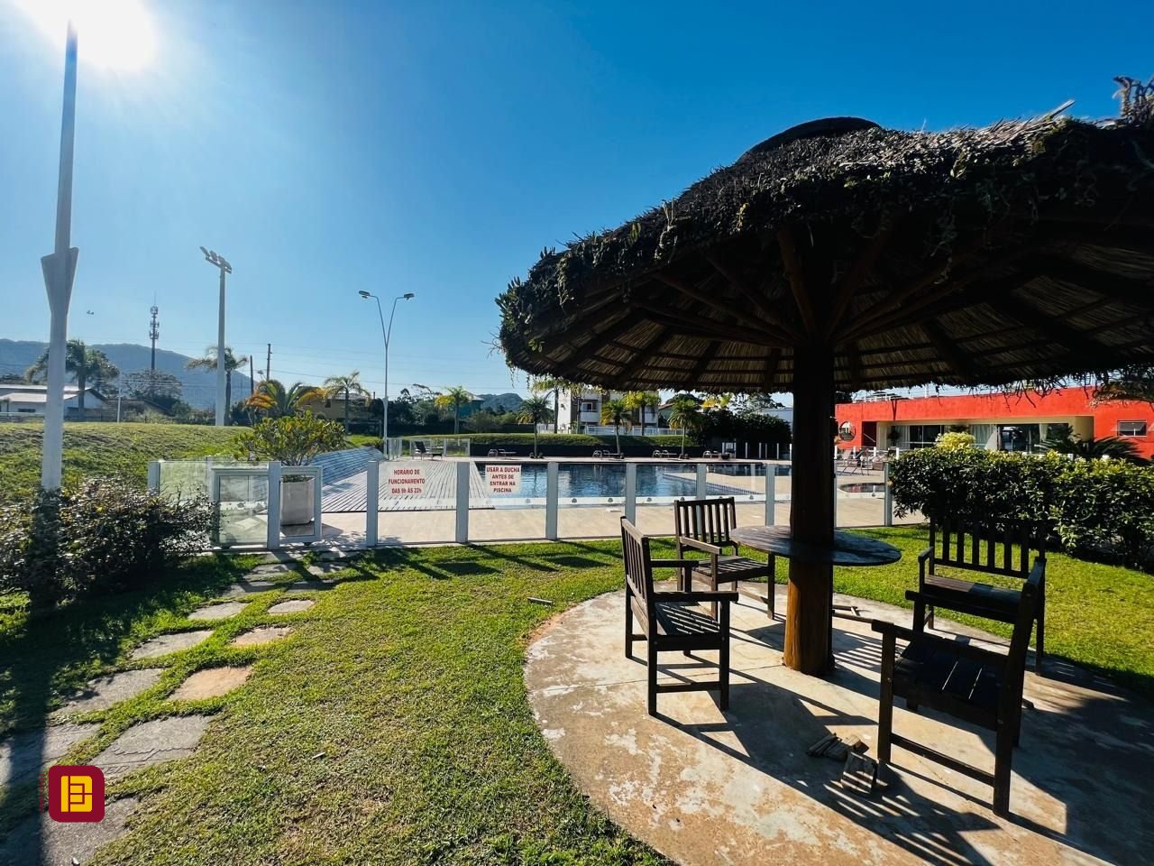 Casa de Condomínio com 350m², 7 quartos (sendo 3 suítes), 2 garagens, no bairro Rio Vermelho em Florianópolis