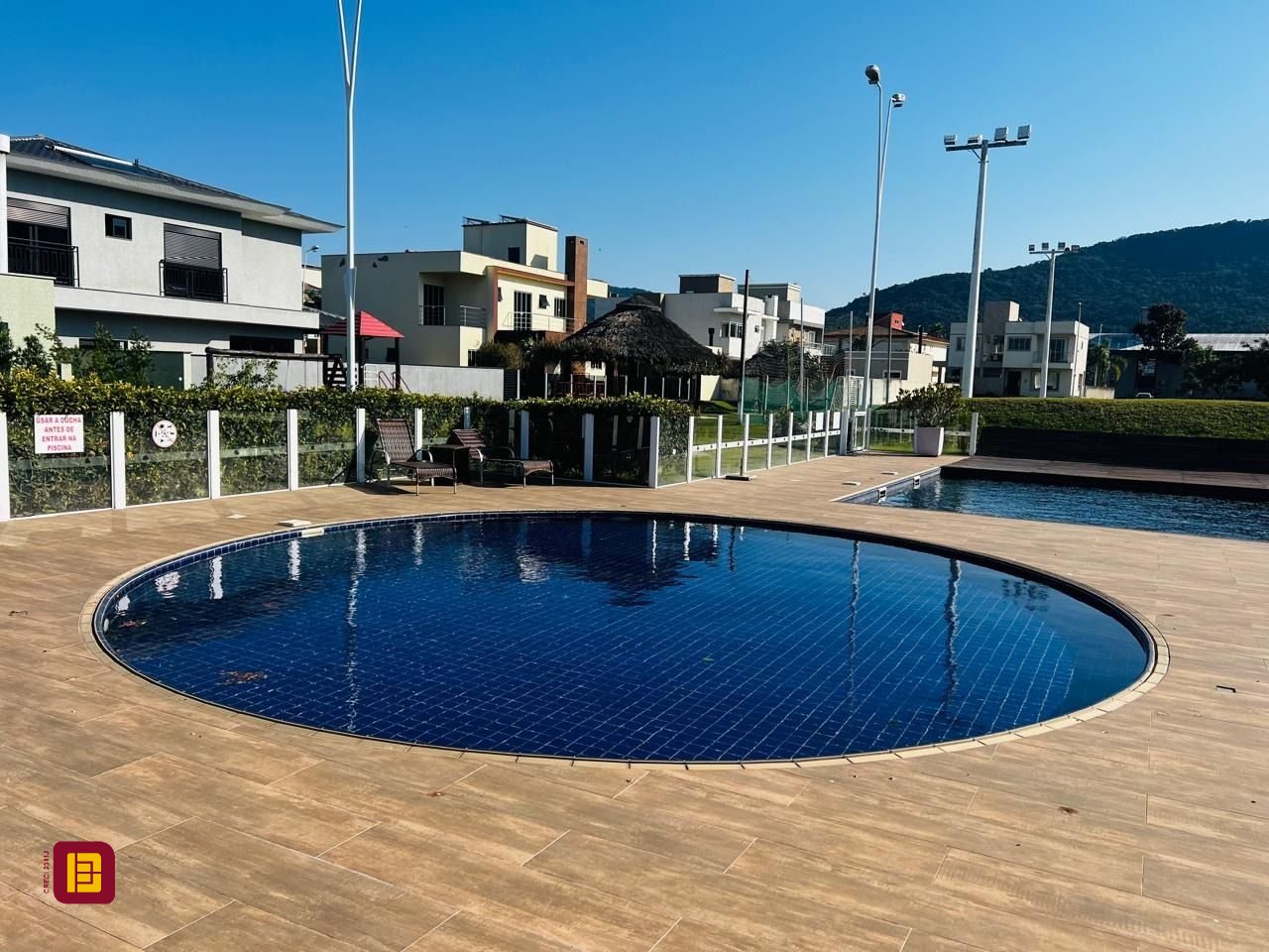 Casa de Condomínio com 350m², 7 quartos (sendo 3 suítes), 2 garagens, no bairro Rio Vermelho em Florianópolis