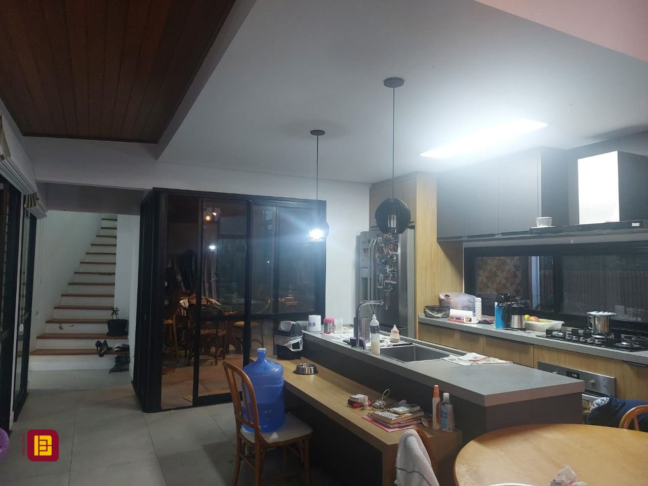 Casa de Condomínio com 265m², 4 quartos (sendo 4 suítes), 3 garagens, no bairro Morro das Pedras em Florianópolis