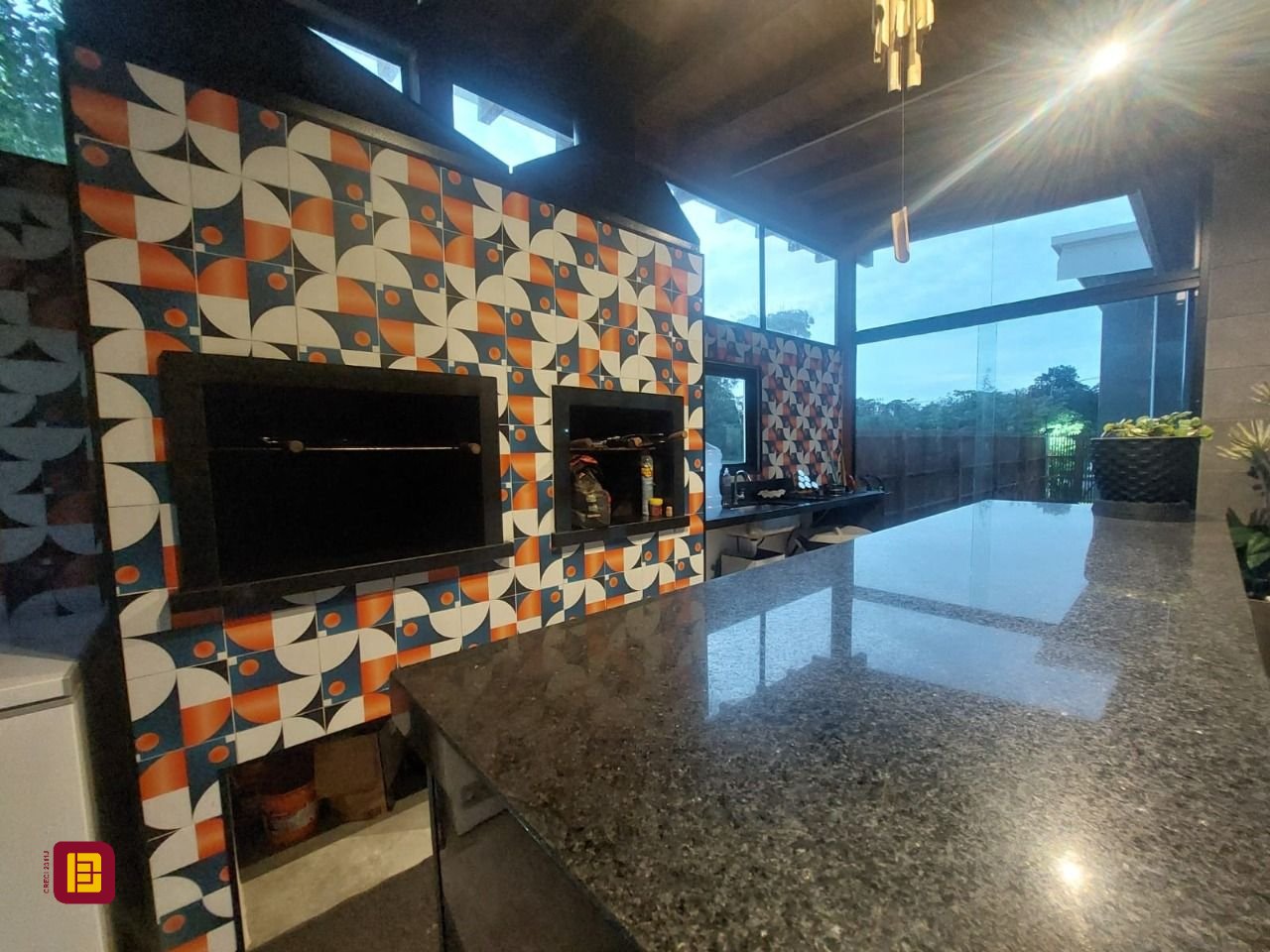 Casa de Condomínio com 265m², 4 quartos (sendo 4 suítes), 3 garagens, no bairro Morro das Pedras em Florianópolis