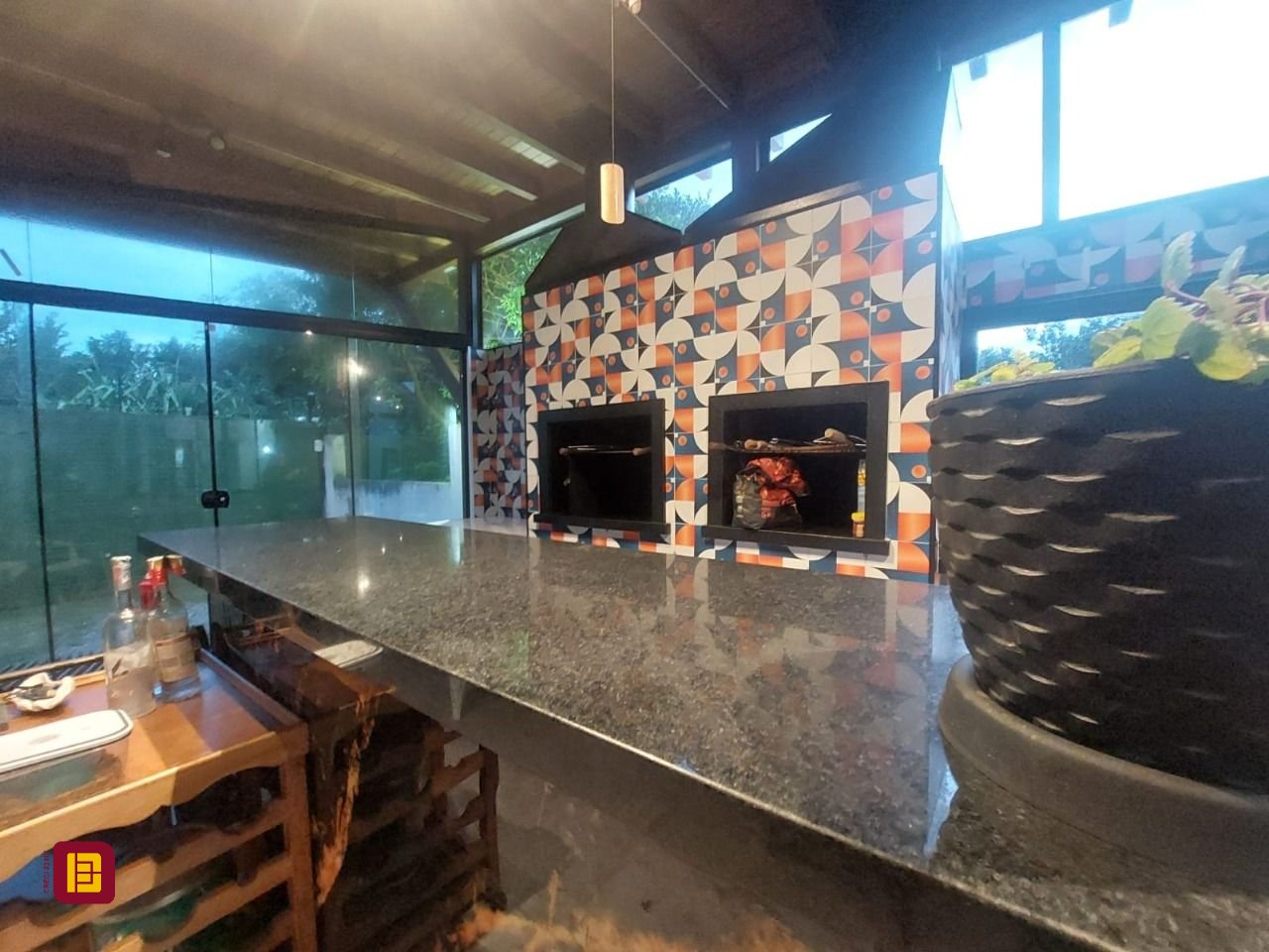 Casa de Condomínio com 265m², 4 quartos (sendo 4 suítes), 3 garagens, no bairro Morro das Pedras em Florianópolis