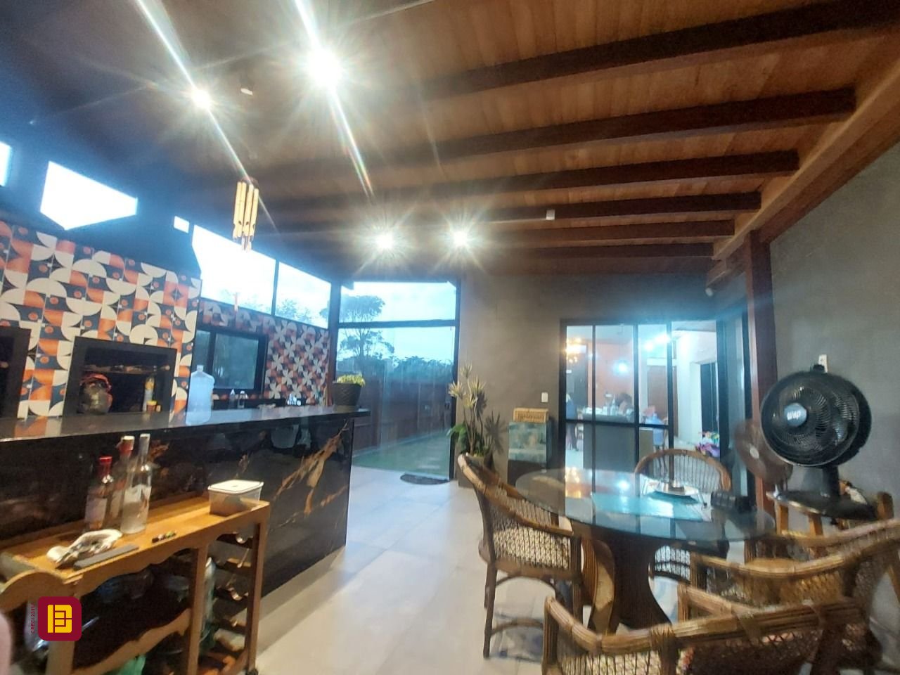 Casa de Condomínio com 265m², 4 quartos (sendo 4 suítes), 3 garagens, no bairro Morro das Pedras em Florianópolis
