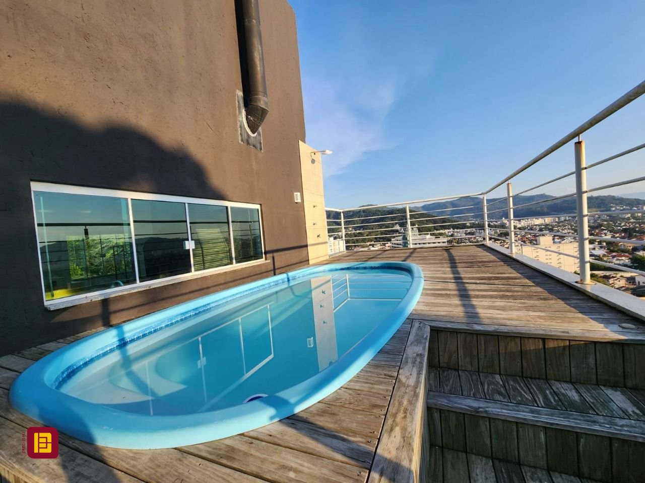 Casa com 264m², 5 quartos (sendo 1 suíte), 4 garagens, no bairro Itacorubi em Florianópolis