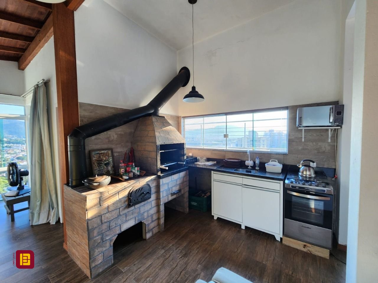 Casa com 264m², 5 quartos (sendo 1 suíte), 4 garagens, no bairro Itacorubi em Florianópolis