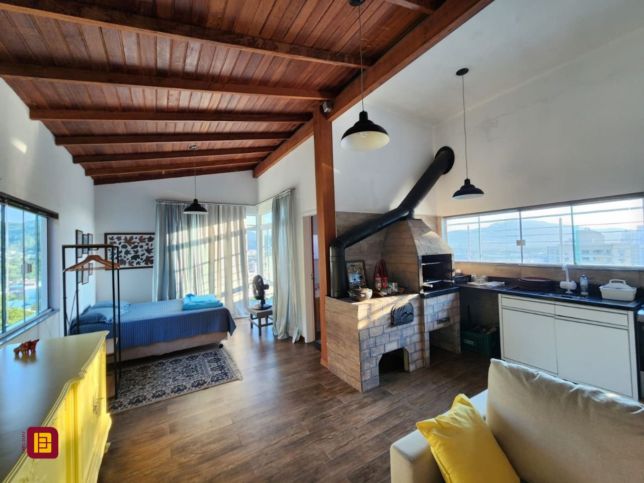 Casa com 264m², 5 quartos (sendo 1 suíte), 4 garagens, no bairro Itacorubi em Florianópolis