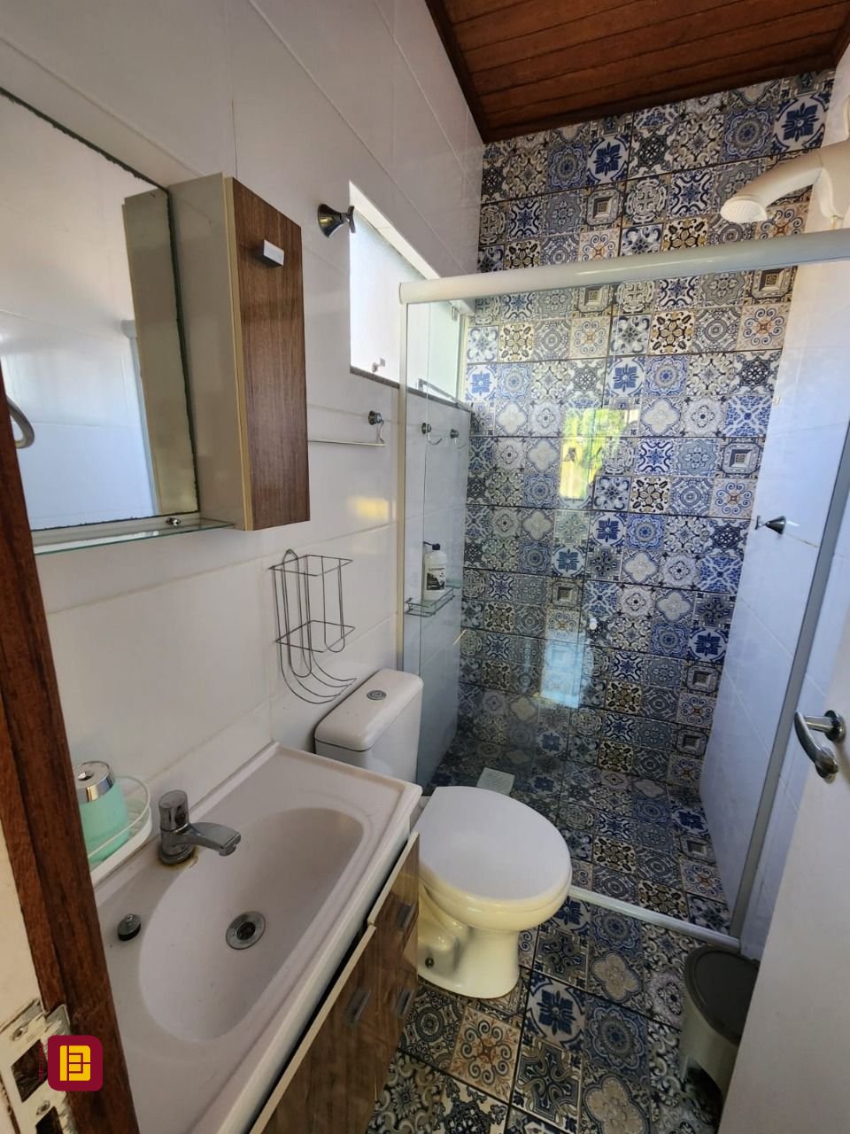 Casa com 264m², 5 quartos (sendo 1 suíte), 4 garagens, no bairro Itacorubi em Florianópolis