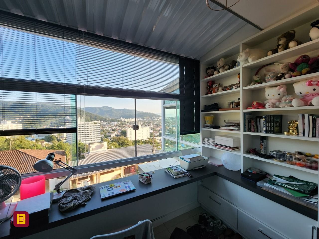 Casa com 264m², 5 quartos (sendo 1 suíte), 4 garagens, no bairro Itacorubi em Florianópolis